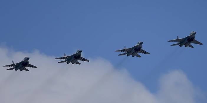 Ukrayna'da feci kaza! 2 savaş uçağı gökyüzünde çarpıştı, 3 pilot öldü