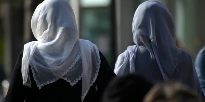 Fransa'da muhalefet okullardaki abaya yasağını Danıştay'a taşıyacak