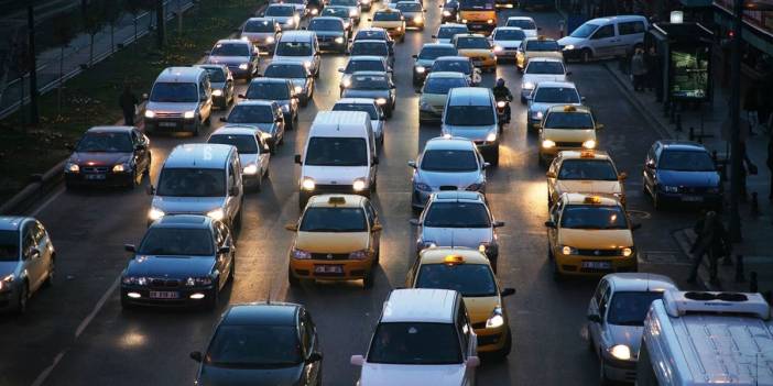 Tüm araç sahiplerini ilgilendiriyor: Yapmayanlara büyük ceza var! Süresi uzatıldı, internetten kolayca yapılabiliyor