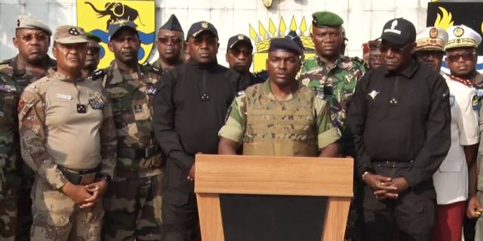 Gabon'daki cuntanın eski yaver lideri 'geçiş hükümeti'nin başına geçti