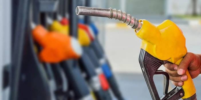 Zam dalgasının ardından düşüş eğilimi: Benzine bir indirim daha geldi