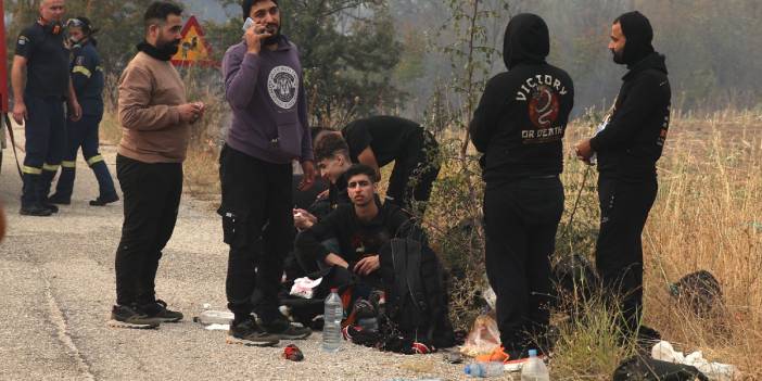 Düzensiz göçmenler çıkış yolu arıyor: Komşudaki yangın onları da vurdu
