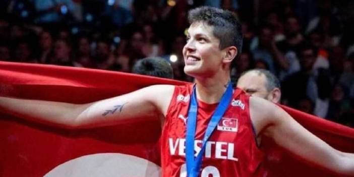 Ebrar Karakurt'tan imalı gönderme! Kendini eleştirenlere bakın hangi şarkıyla yanıt verdi