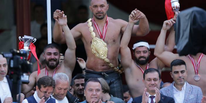 671. Tarihi Elmalı Yağlı Güreşleri'nde başpehlivan Ali Gürbüz oldu