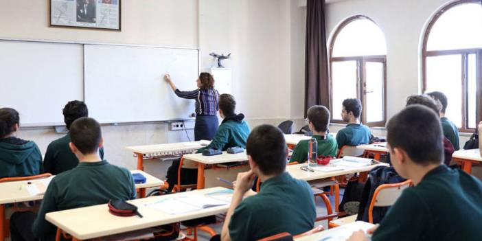 MEB açıkladı: Okullarda sınavlar artık böyle yapılacak! Yönetmelik değişti, milyonlarca öğrenciyi ilgilendiriyor