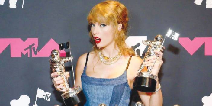 Taylor Swift’e bir kucak dolusu ödül