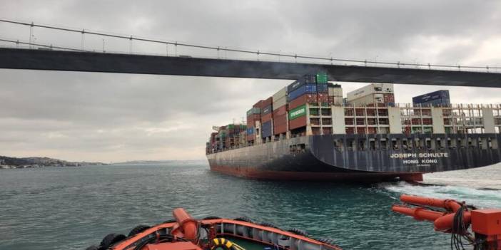 İstanbul Boğazı'nda arızalanan kuru yük gemisi kurtarıldı