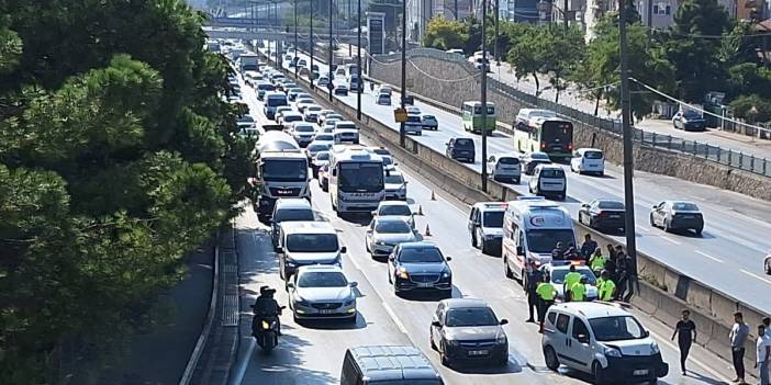 Polis minibüsleri kazaya karıştı: 5 polis yaralı