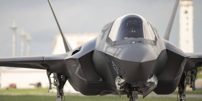 ABD'nin savaş uçağı düştü, yeri tespit edilemiyor: Yaralı pilot tedavi altında