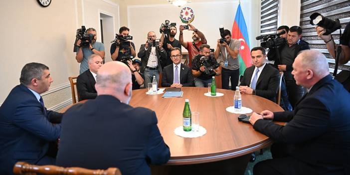 Azerbaycan ve Ermenistan'ın ateşkes görüşmesi başladı: Gözler Yevlah'ta