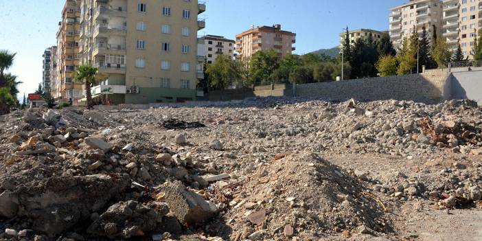 Depremde 35 kişiye mezar olmuştu! Ezgi Apartmanı soruşturmasında şüpheliler hala yakalanmadı