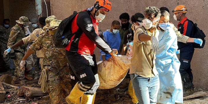 Derne'de hayat durma noktasında: Yaşamını yitirenlerin kimlikleri tespit edilecek