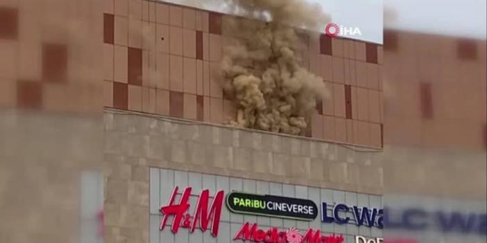 İstanbul'da AVM yangını