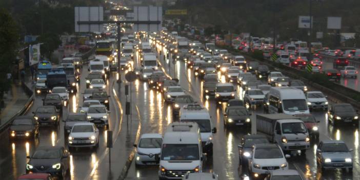 AKOM saat verdi! 'Mecbur kalmadıkça trafiğe çıkmayın'