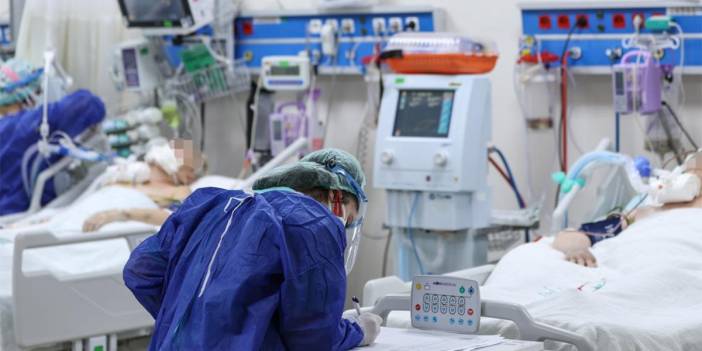 Başhekim koronavirüsten hayatını kaybetti: "Yoğun bakım yatışı arttı, ölümler başladı"