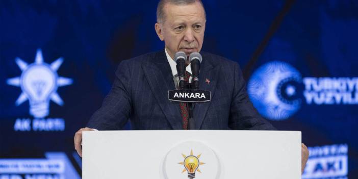 Erdoğan yeniden AK Parti'nin genel başkanı seçildi