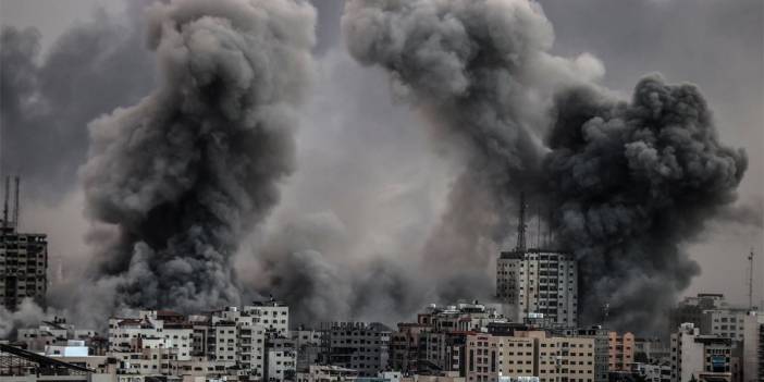 İsrail denizden de saldırmaya başladı: Gazze'ye roket yağmuru