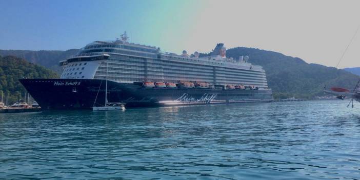 İsrail-Filistin savaşı rotayı değiştirdi: Dev yolcu gemileri Türkiye'ye demir attı