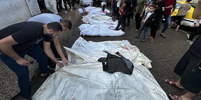 Gazze'de cenazeleri koyacak yer kalmadı: Hastaneler ve morglar doldu