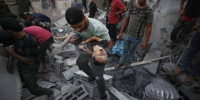 Gazze katliamında on üçüncü gün: İsrail bir milleti yok ediyor