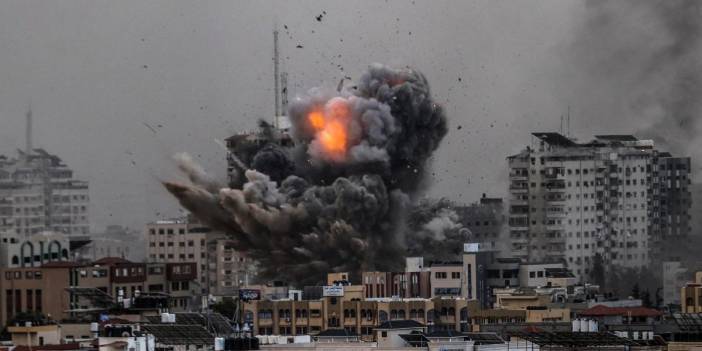 BM 'ateşkes' dedi, İsrail saldırılarını artırdı: Dünyayla bağı kopan Gazze'de gece boyu katliam