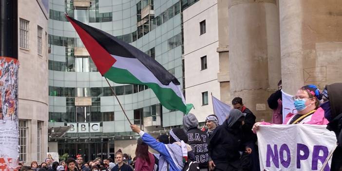 BBC binasının önünde Filistin protestosu: 'Seni soykırımla suçluyoruz'