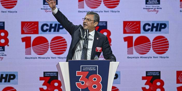 Delegeler 'değişim' dedi: CHP'de yeni Genel Başkan Özgür Özel