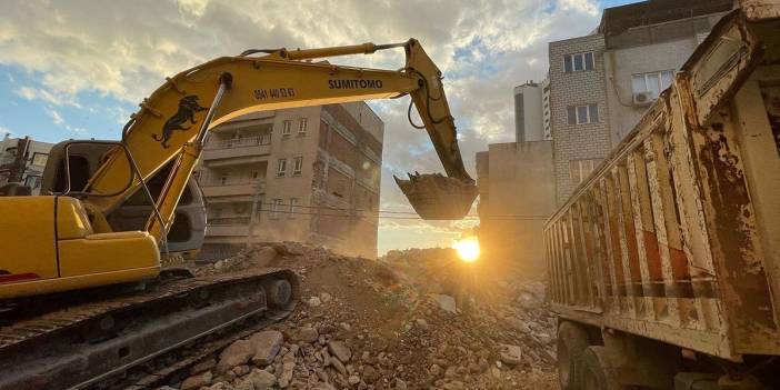 Deprem bölgesinin yıkılamayan binaları için 'hızlı karar' süreci