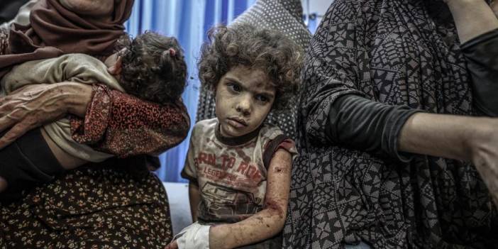 İsrail'in kuşattığı Şifa Hastanesi'nde yaşam sona eriyor: Binlerce insan 8 gündür aç ve susuz