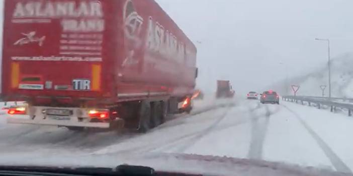Kuzey Marmara Otoyolu'nda 'kar' çilesi: Yol kapandı, araçlar yolda kaldı