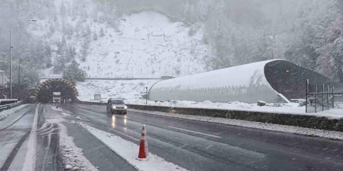 Bolu'da kar yağışı ulaşımı aksattı