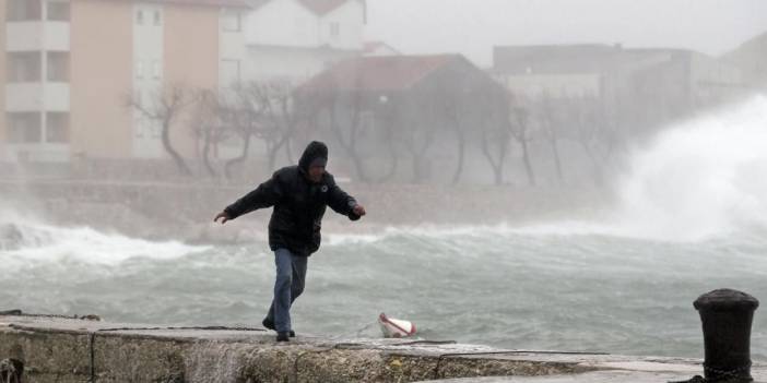 Meteoroloji'den 17 ile uyarı: Kuvvetli yağış ve fırtınaya dikkat!