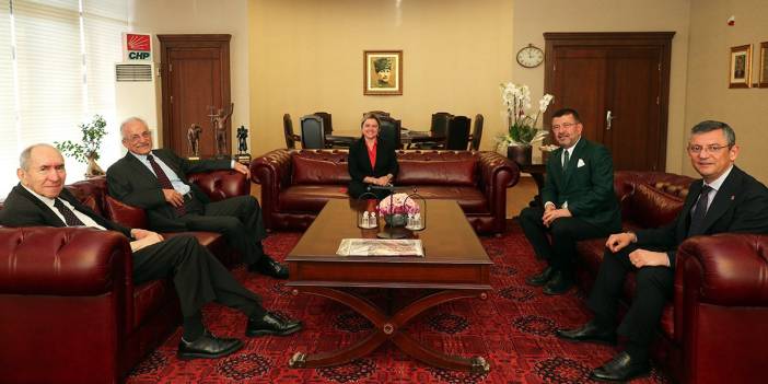 Özgür Özel, partisinin eski genel başkanlar ile görüştü