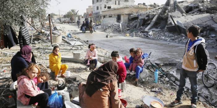 En acı eve dönüş... Gazze'deki enkazın arasında yaşama tutunmaya çalışıyorlar