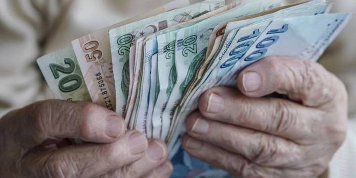Çalışan emeklilere ikramiye önergesi kabul edildi
