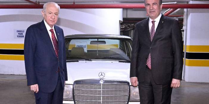 Bahçeli'den Antalya milletvekiline klasik otomobil hediyesi: Plakası dikkat çekti