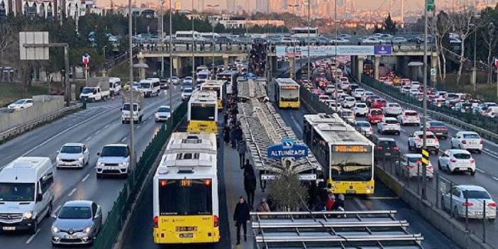 İstanbul’da toplu taşıma kullananları ilgilendiriyor! İETT duyurdu: O tarihe kadar herkes ücretsiz binecek