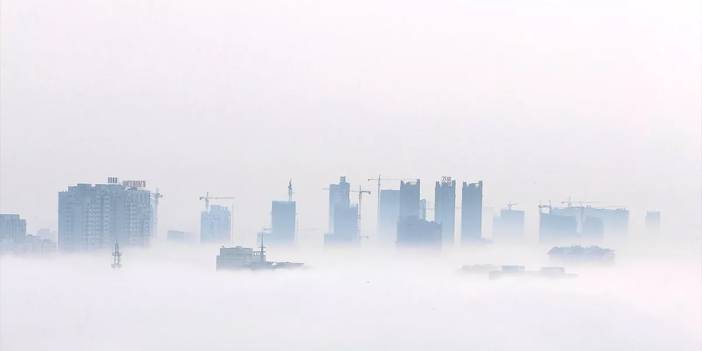 Çin yoğun sise teslim oluyor