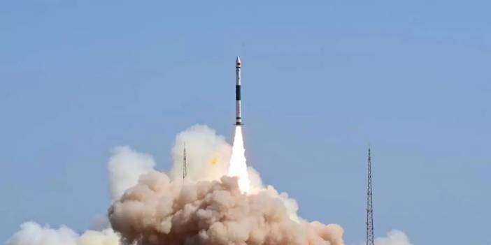 Çin internet test uydularını uzaya gönderdi