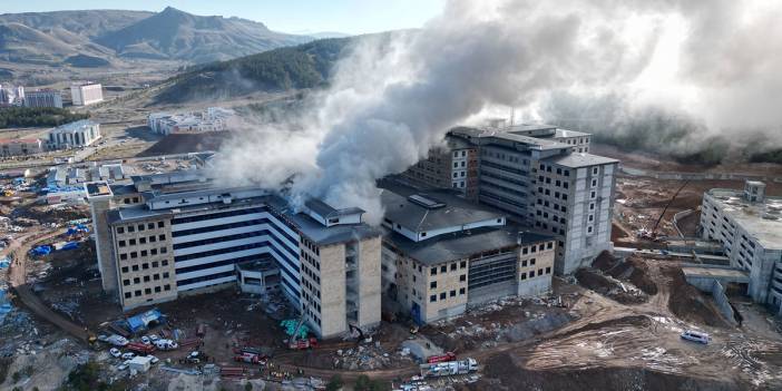 Hastane inşaatında yangın: 5 işçi kurtarıldı