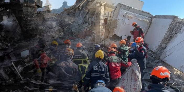 Depremde 38 kişiye mezar olan Emek Apartmanı davasında tutuklu sanıklara tahliye