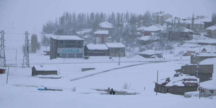 Hakkari'de yoğun kar yağışı: 263 yerleşim yeri ulaşıma kapandı