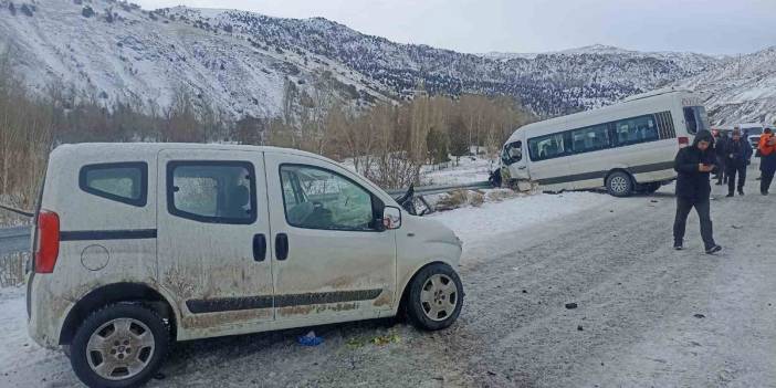 Sivas'ta feci kaza: 1'i ağır, 26 yaralı var
