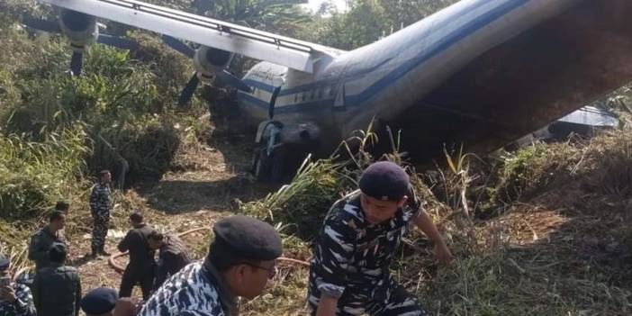 Myanmar ordusuna ait uçak pistten çıktı: 8 asker yaralı