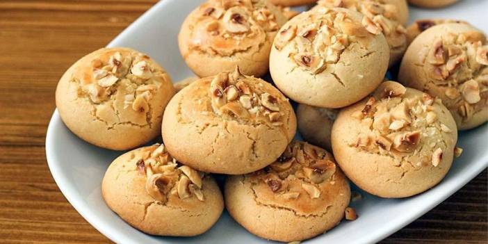 Bu kurabiye durdukça güzelleşiyor! Karşınızda yumuşacık sütlü cevizli kurabiye: Malzemeleri ise sıvı yağ, süt, un...