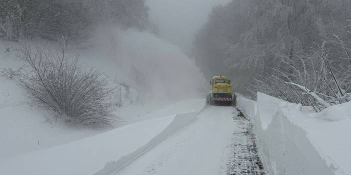 Kırklareli'de kar kalınlığı 1 metreyi aştı: 37 köye ulaşım yok