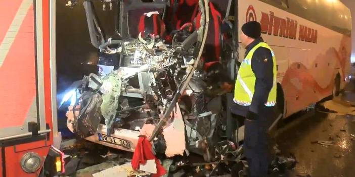 Kuzey Marmara Otoyolu'nda yolcu otobüsü TIR'a çarptı: 19 yaralı
