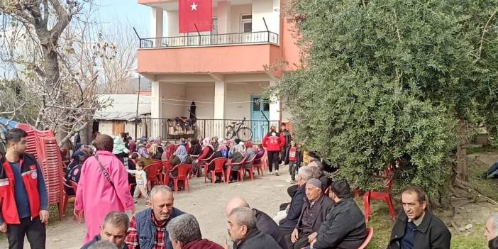 Şehit Dingil'in evine Türk bayrakları asıldı