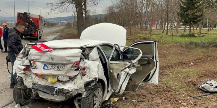 Otomobil kağıt gibi ezildi! Bolu'da feci kaza: 1 ölü, 2 yaralı