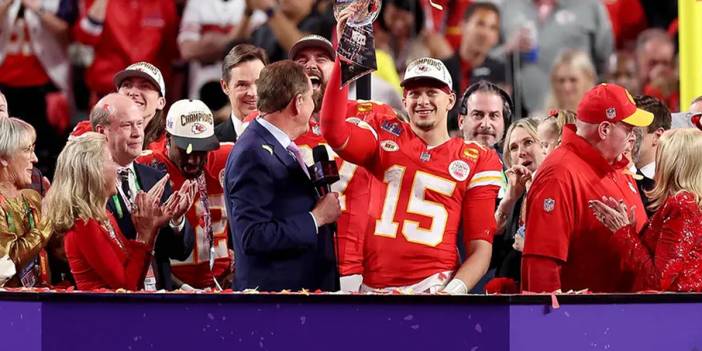 Super Bowl'da şampiyon Kansas City Chiefs: Patrick Mahomes son üç saniyede tarih yazdı